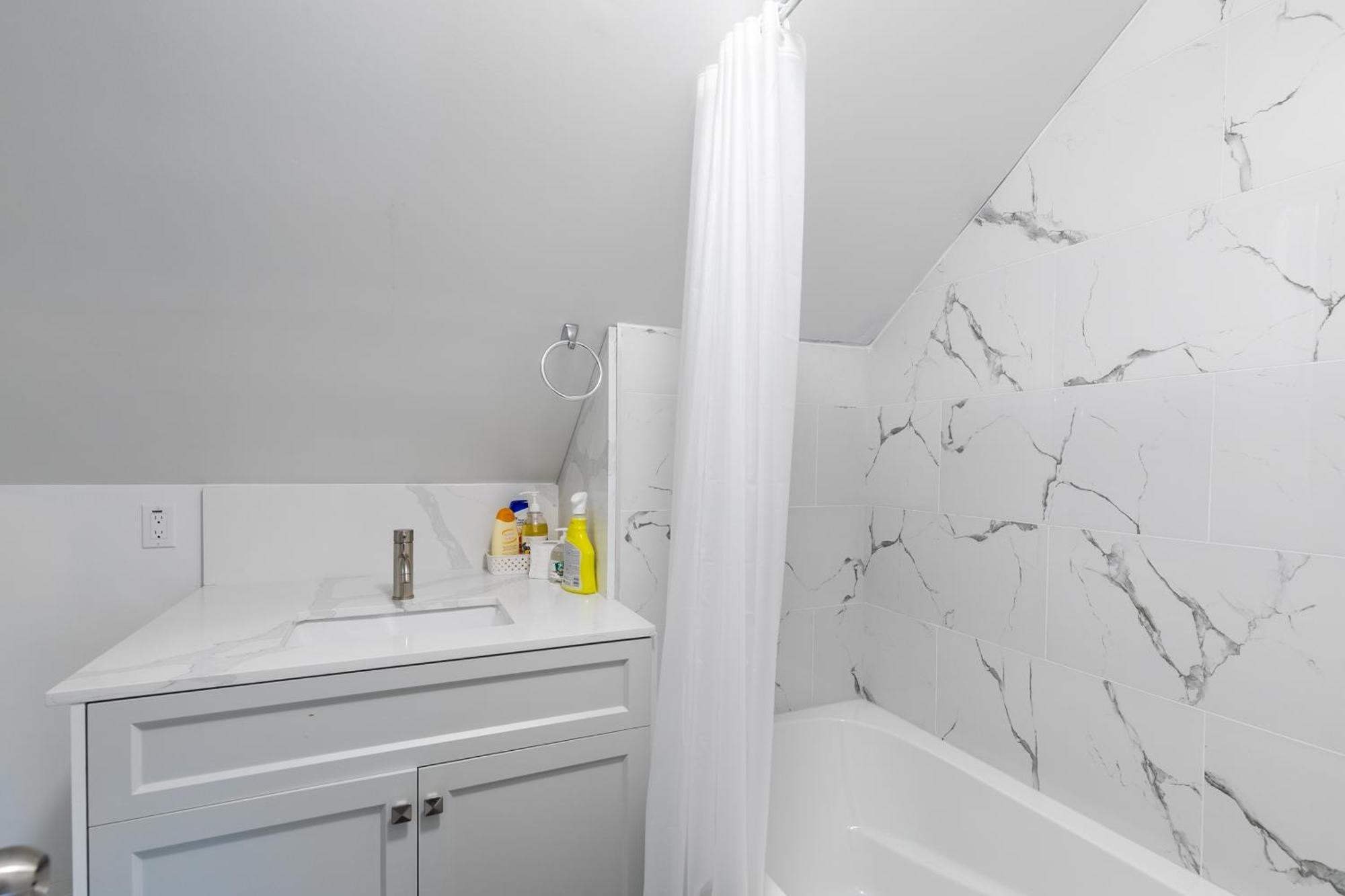 Beautiful Renovated Home 3 Mins Drive To Fall 尼亚加拉瀑布城 外观 照片